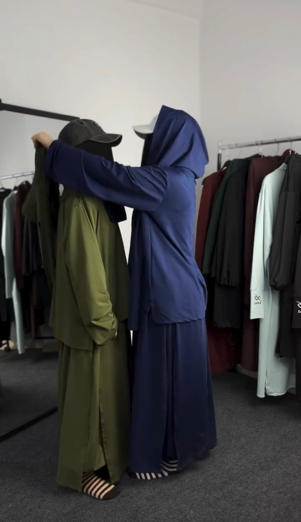 Women Pack Of 2 Aura Abaya