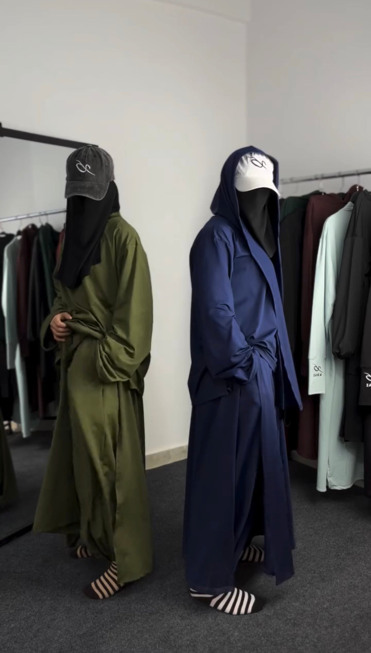 Women Pack Of 2 Aura Abaya
